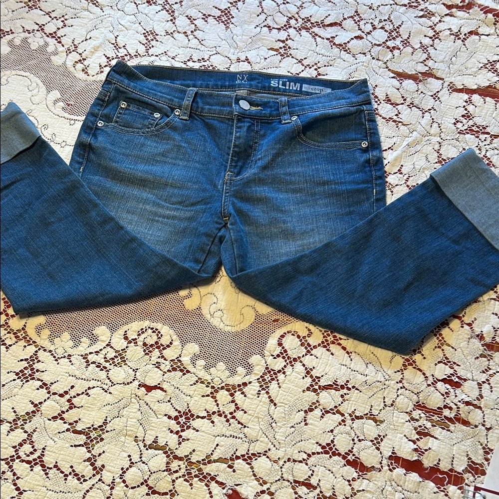 N Y & C Low Rise SLIM Crop 5 Pocket Zip Button Jeans Women 2 Blue Jeans EUC Once